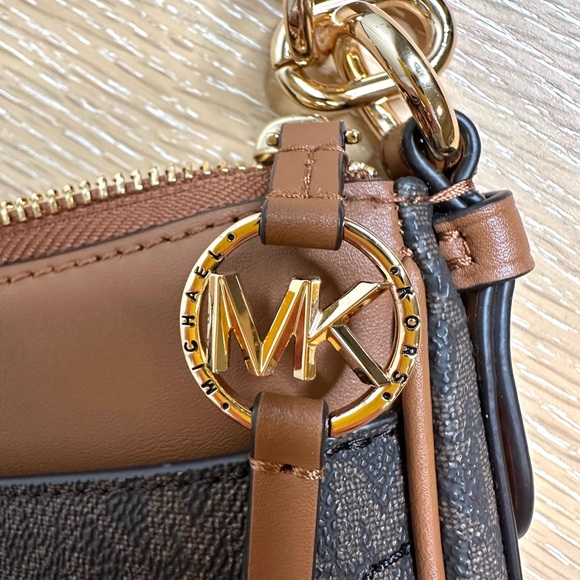 NWOT Michael Kors Logo Brown Pochette Shoulder Bag w/ Matching Passport Wallet - Picture 11 of 13